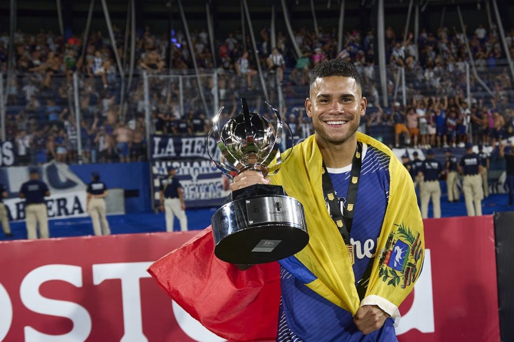 Colorado Rapids sign Miguel Navarro on loan